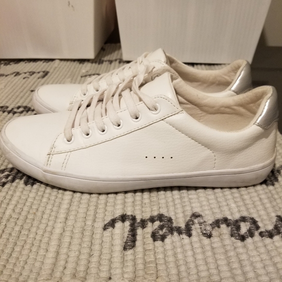White sneakers 7" - Picture 1 of 2